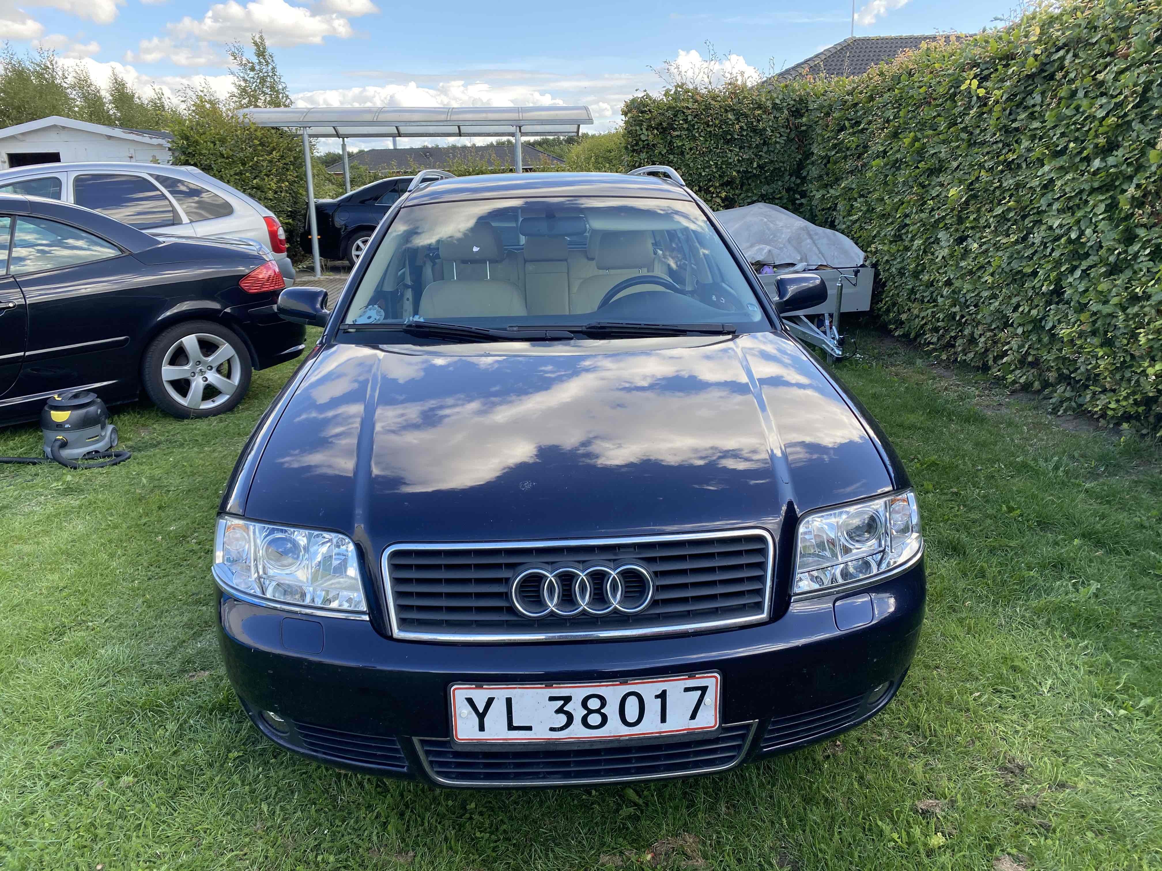 Blå Audi A6 fra 2001