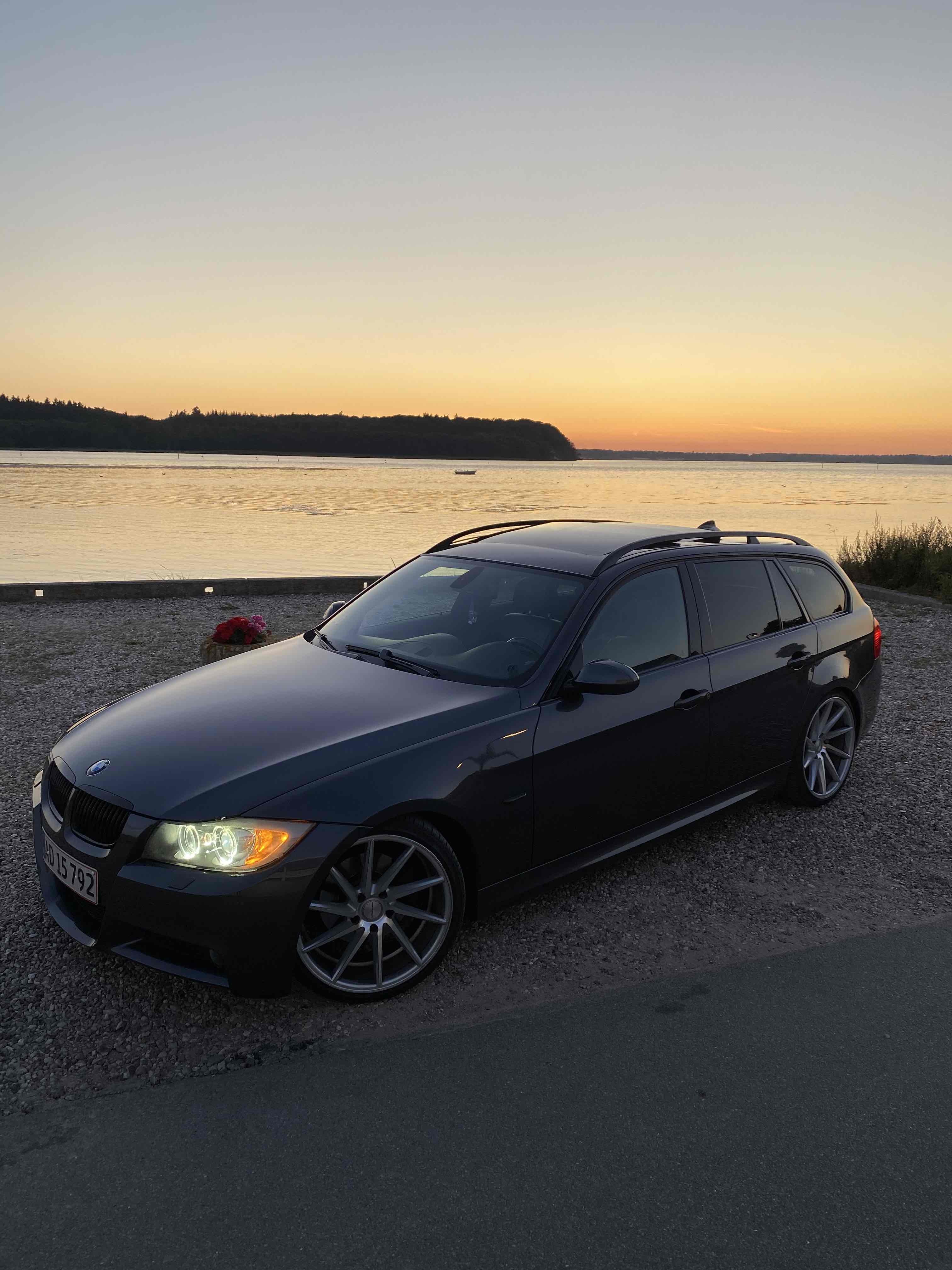 Grå BMW 320d fra 2007