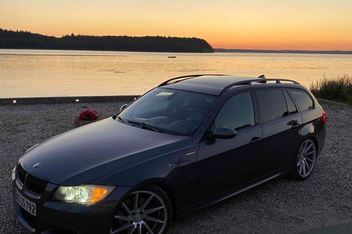 Grå BMW 320d fra 2007