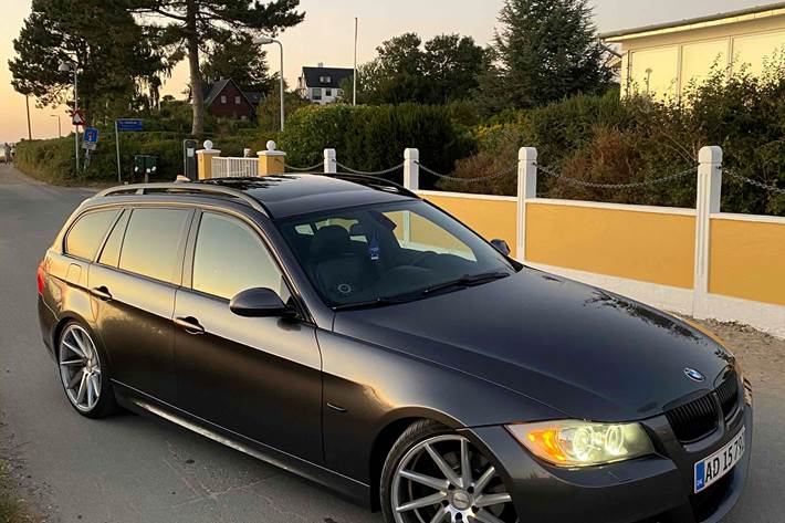 Grå BMW 320d fra 2007