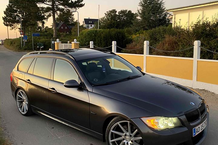Grå BMW 320d fra 2007