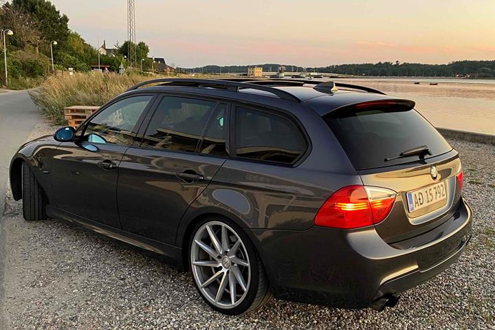 Grå BMW 320d fra 2007