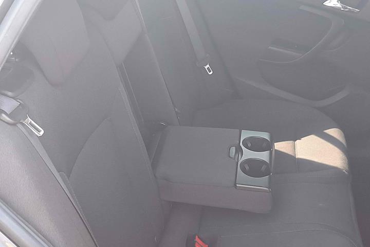 Sort Opel Insignia fra 2009
