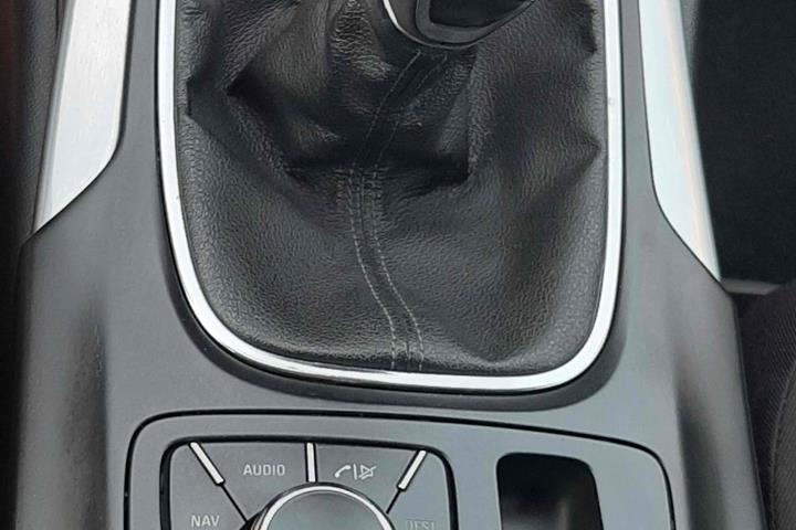 Sort Opel Insignia fra 2009