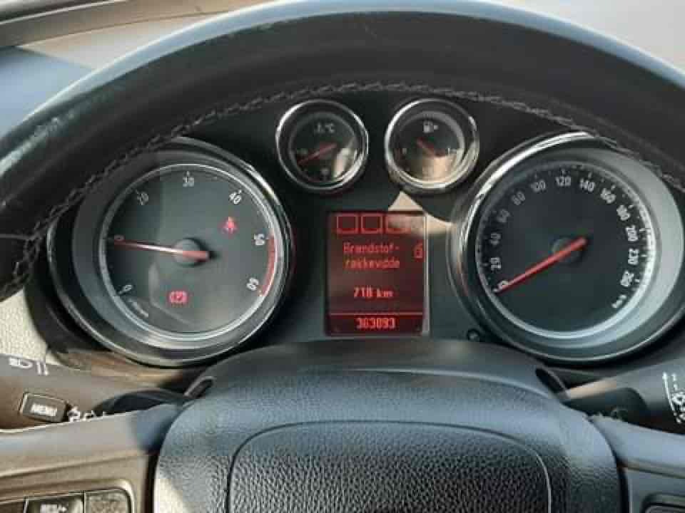 Sort Opel Insignia fra 2009