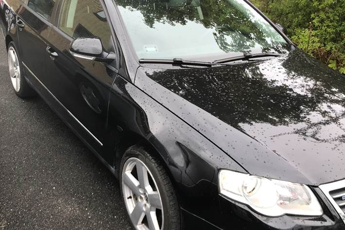 Sort VW Passat fra 2008