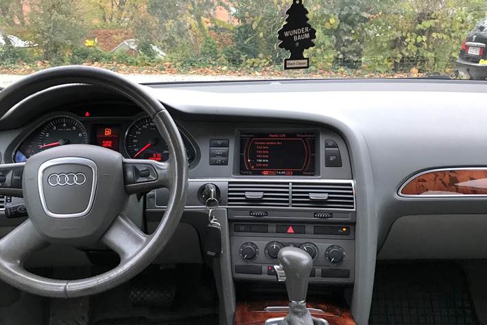 Sort Audi A 6 fra 2005