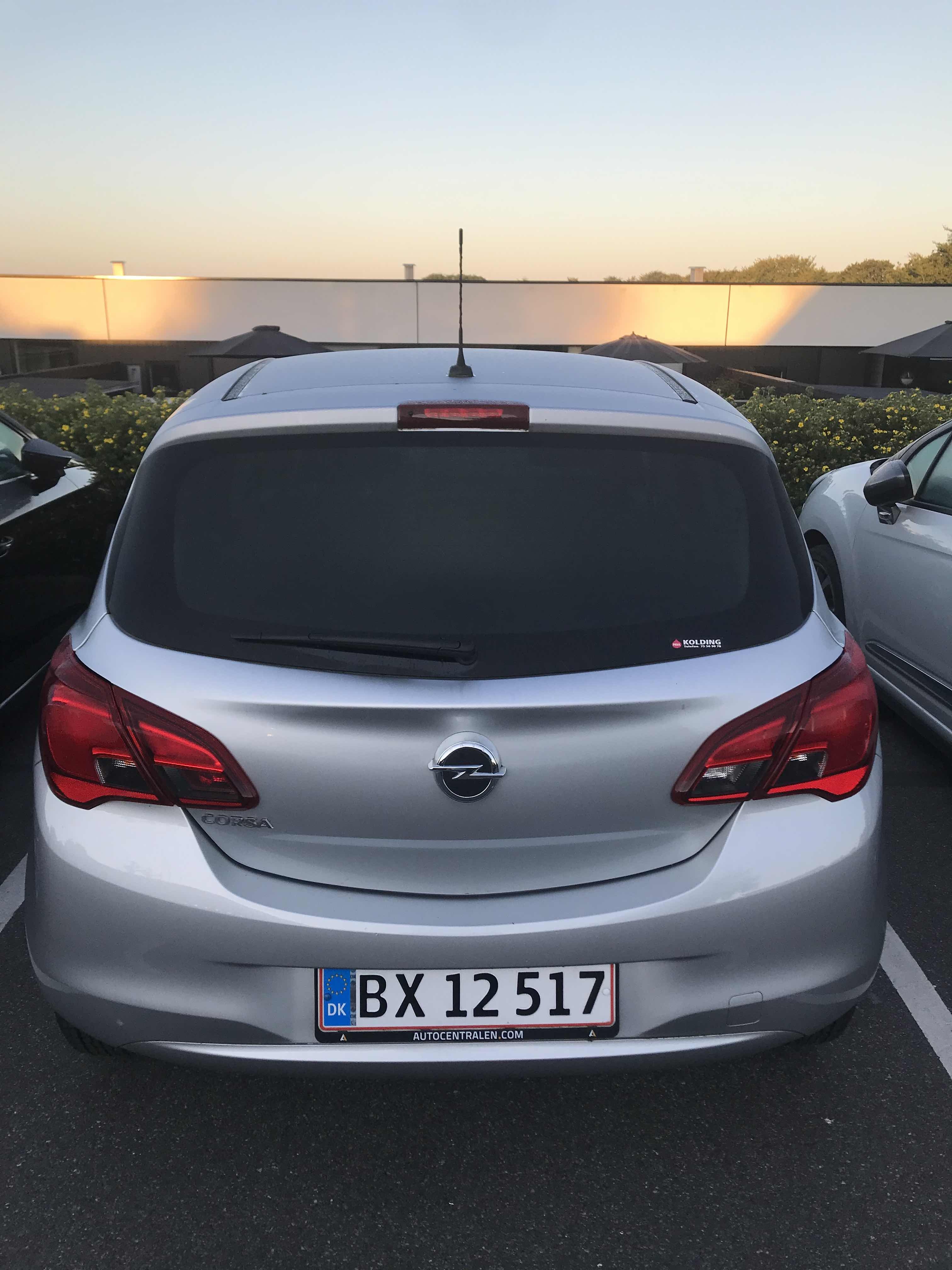 Grå Opel Corsa fra 2018