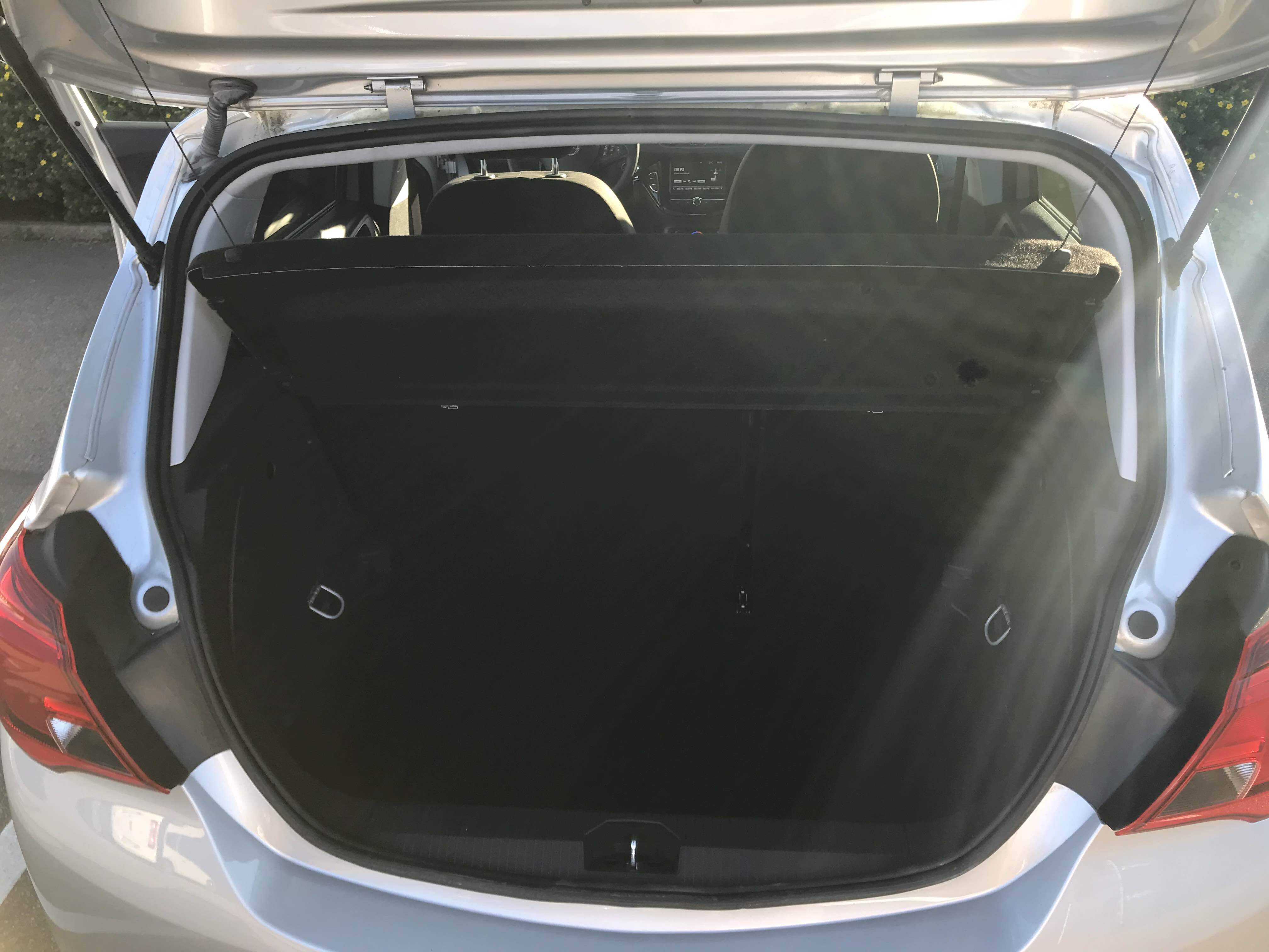 Grå Opel Corsa fra 2018