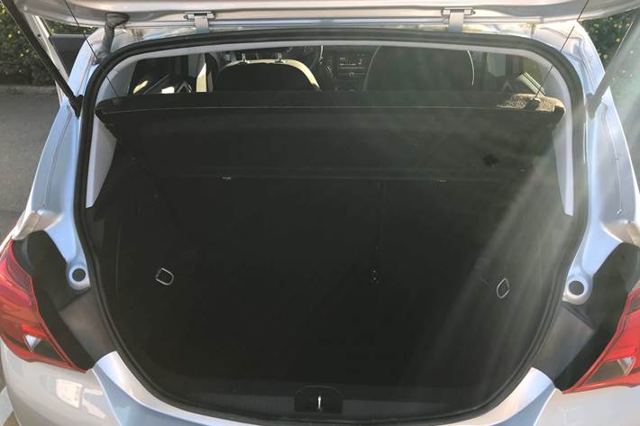 Grå Opel Corsa fra 2018