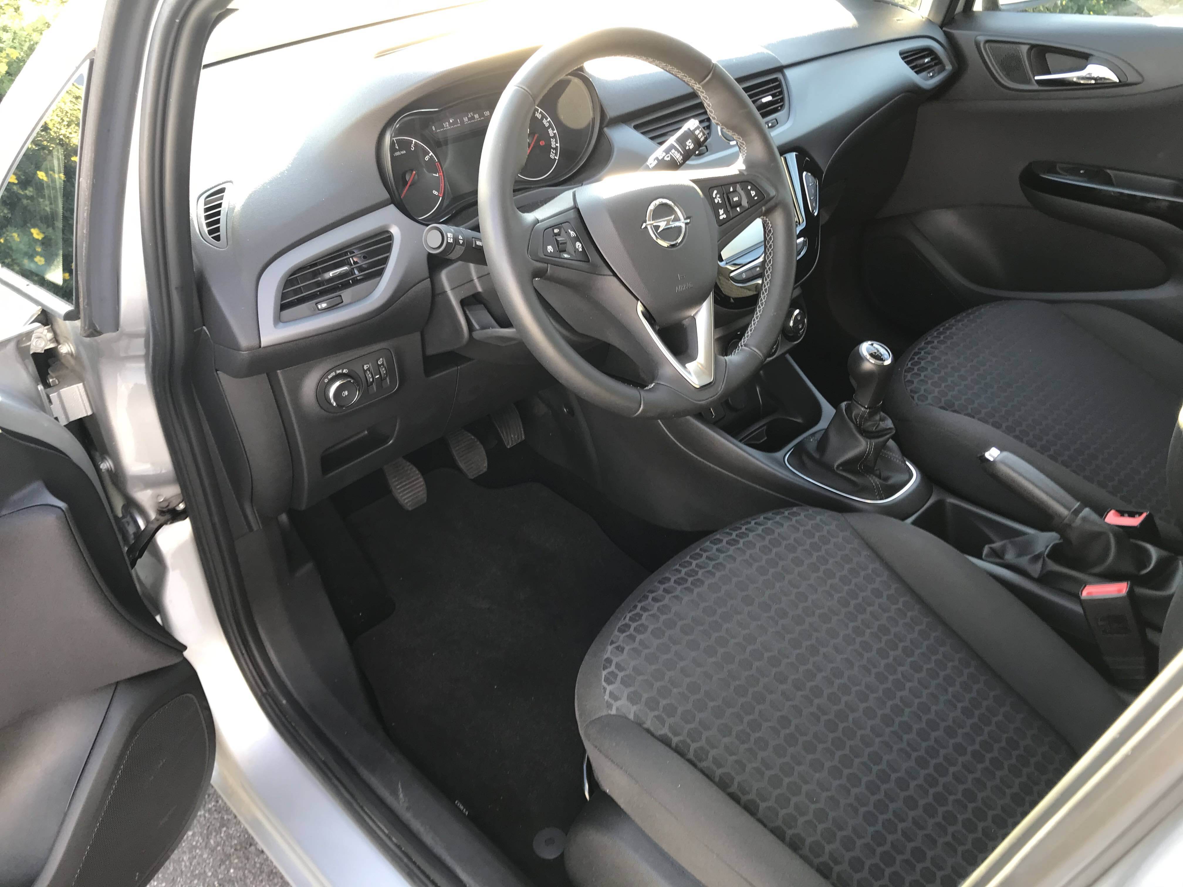 Grå Opel Corsa fra 2018