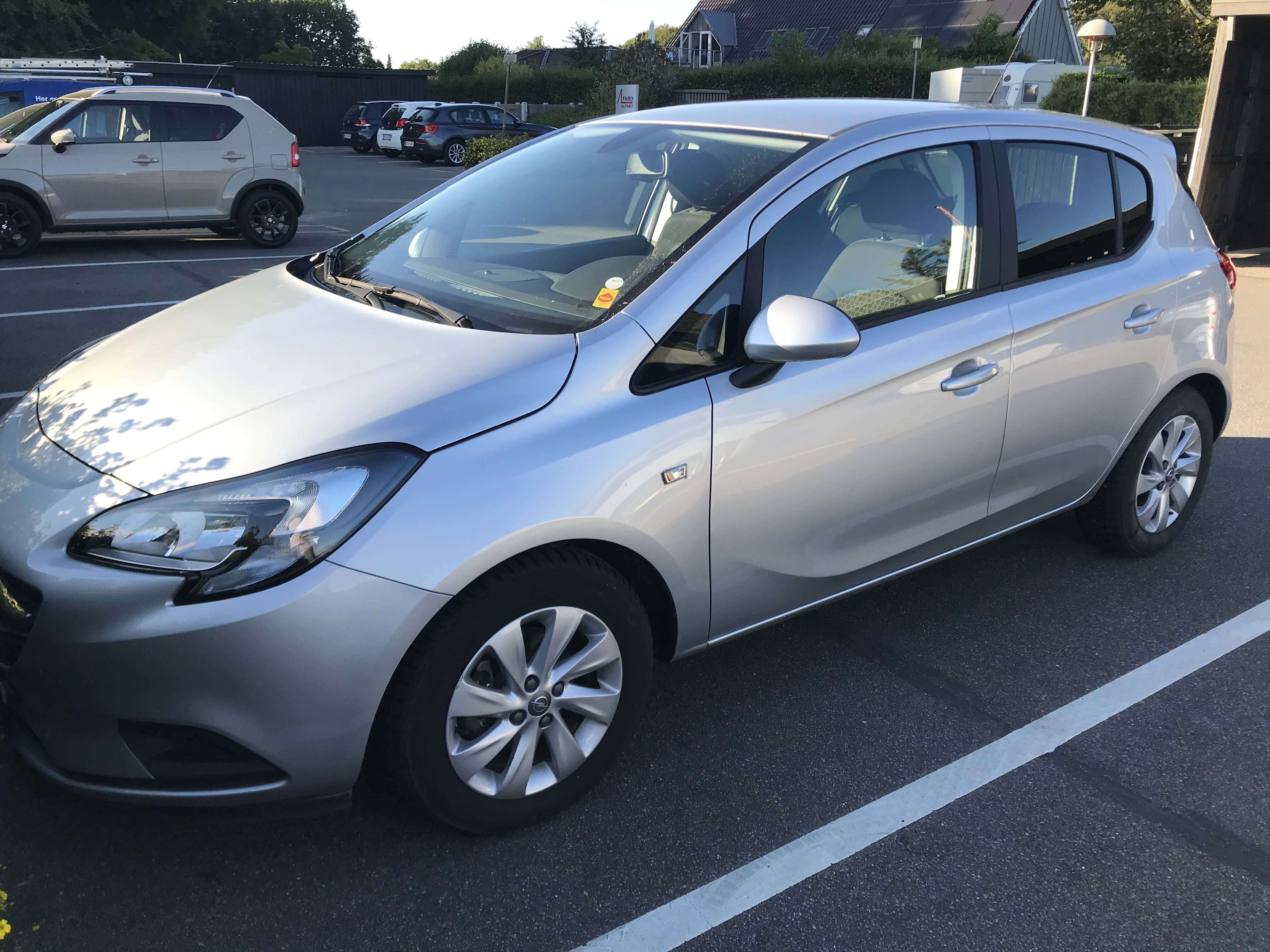 Grå Opel Corsa fra 2018