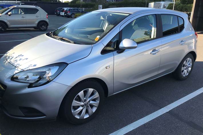 Grå Opel Corsa fra 2018