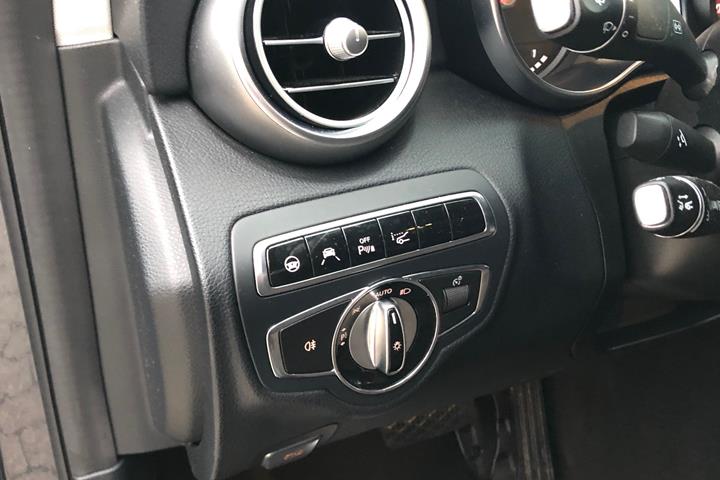 Grå Mercedes C220 d fra 2014