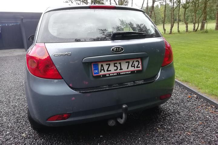Blå Kia Ceed fra 2007