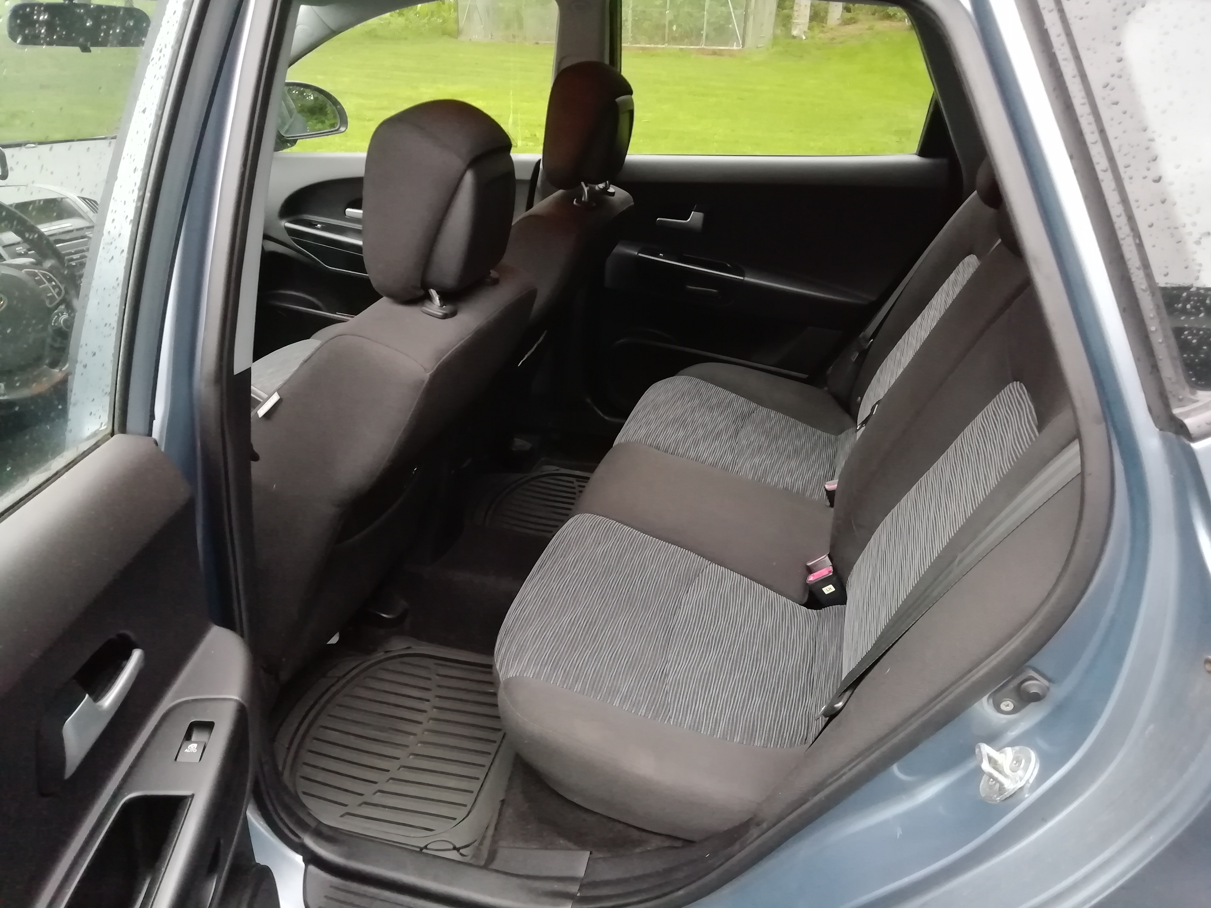 Blå Kia Ceed fra 2007