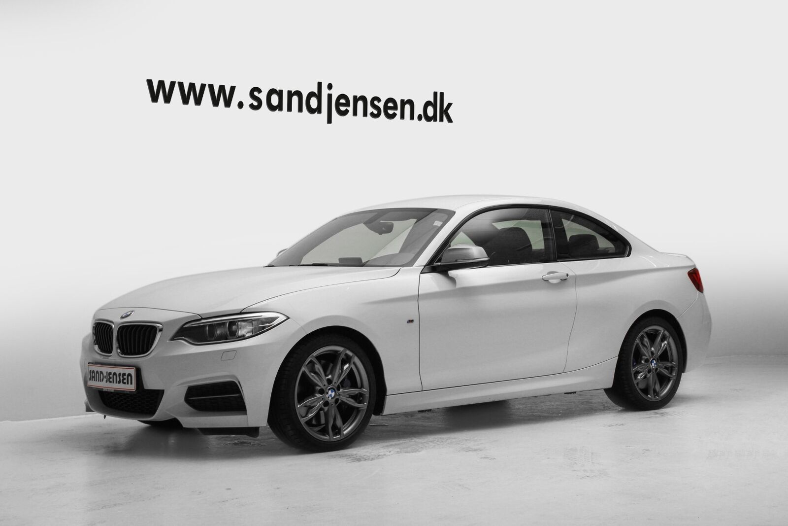 Hvid BMW M240i fra 2017