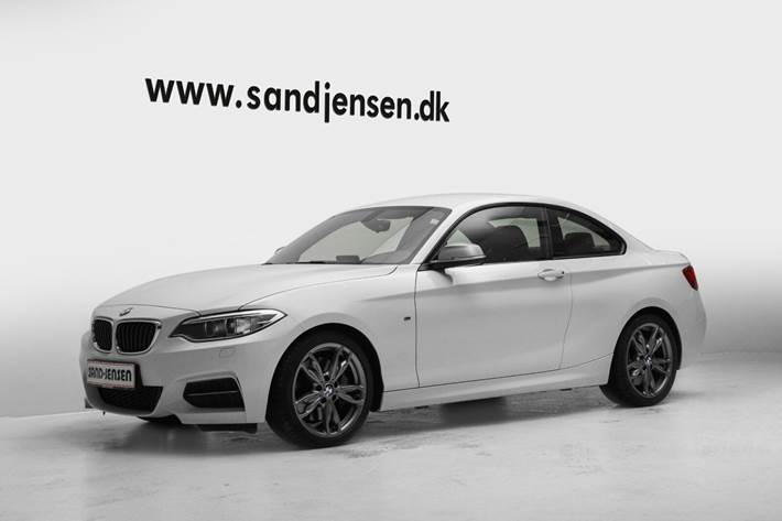 Hvid BMW M240i fra 2017
