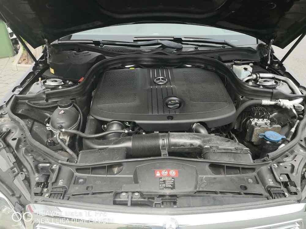 Sort Mercedes E200 fra 2016