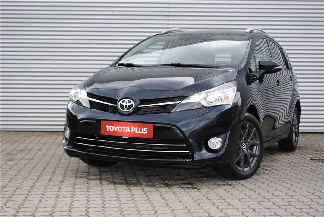 Blå Toyota Verso fra 2015