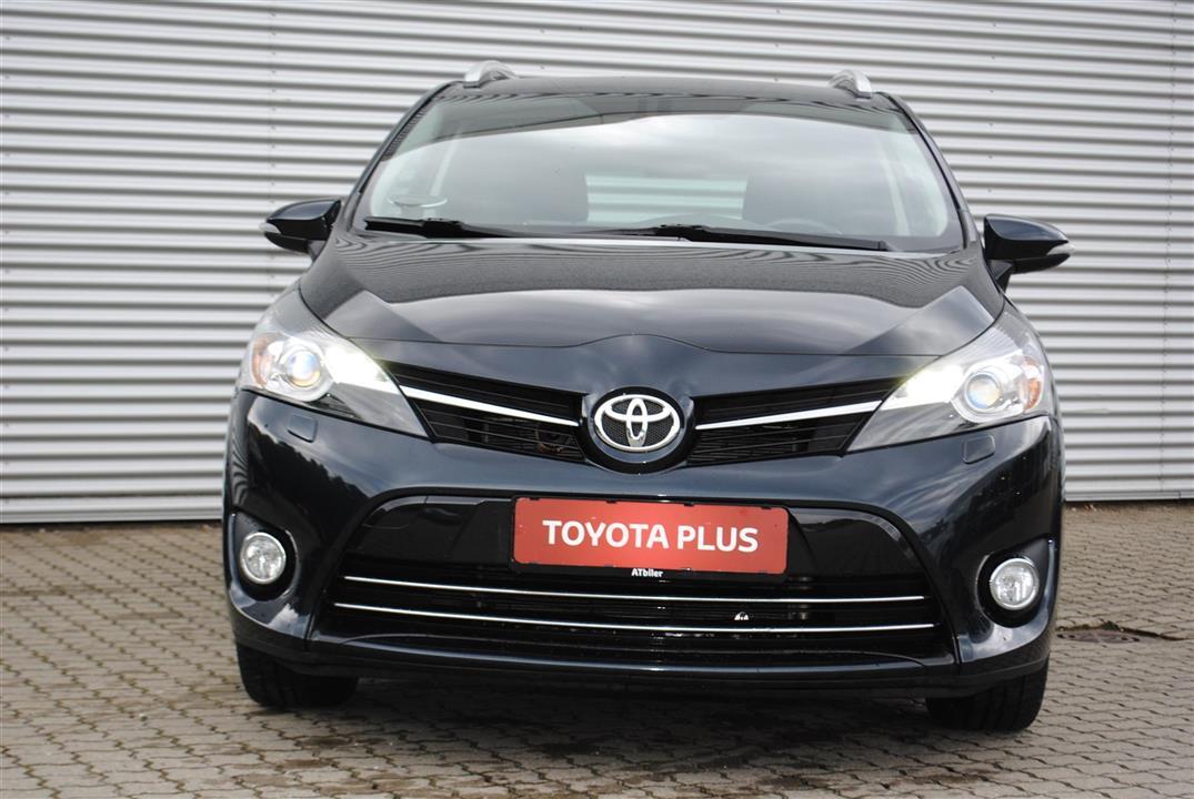 Blå Toyota Verso fra 2015