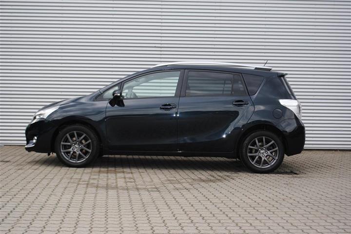 Blå Toyota Verso fra 2015