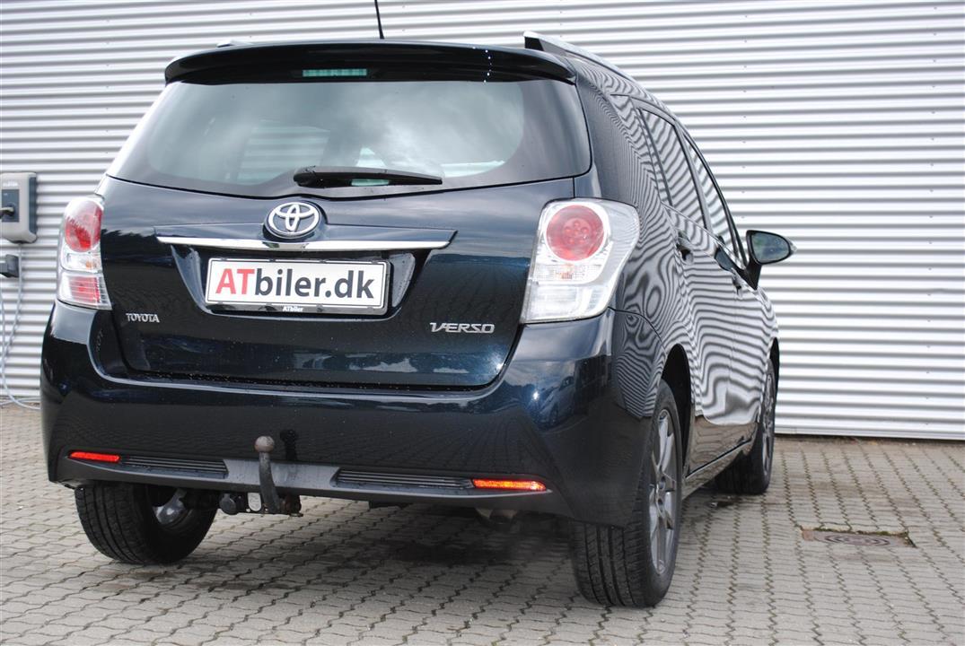 Blå Toyota Verso fra 2015