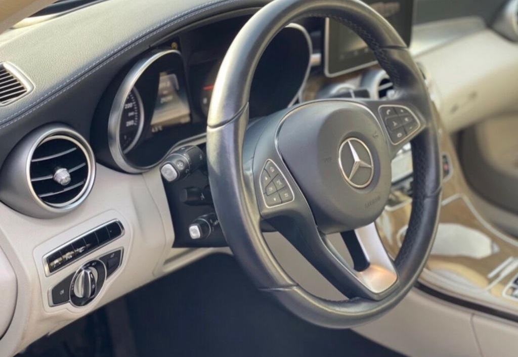 Grå Mercedes C220 fra 2014