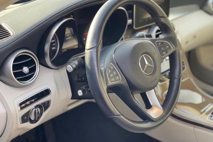 Grå Mercedes C220 fra 2014