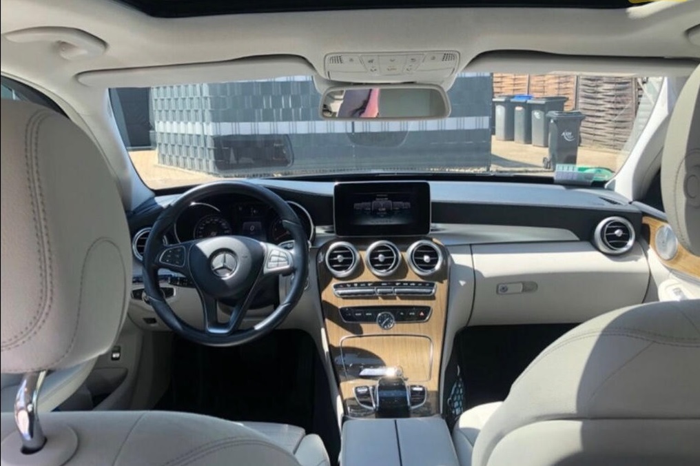 Grå Mercedes C220 fra 2014
