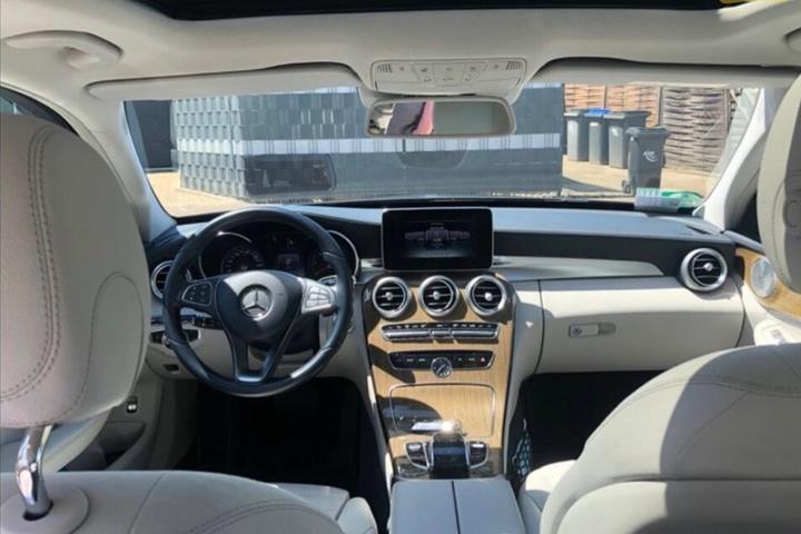 Grå Mercedes C220 fra 2014