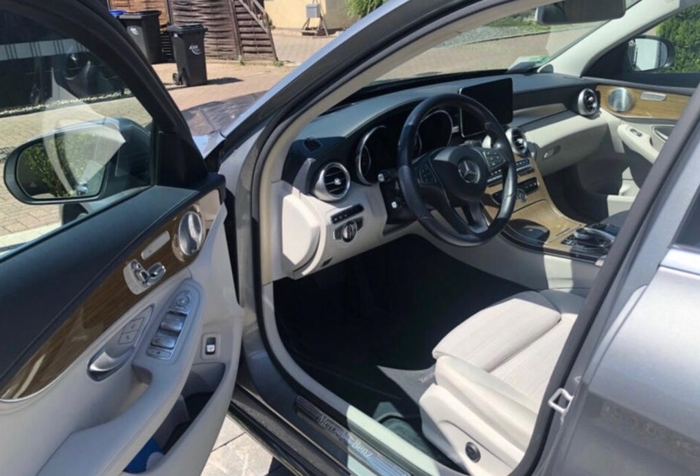 Grå Mercedes C220 fra 2014