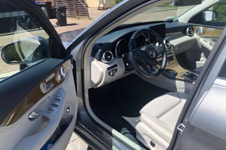 Grå Mercedes C220 fra 2014