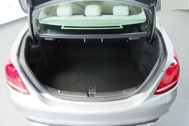 Grå Mercedes C220 fra 2014