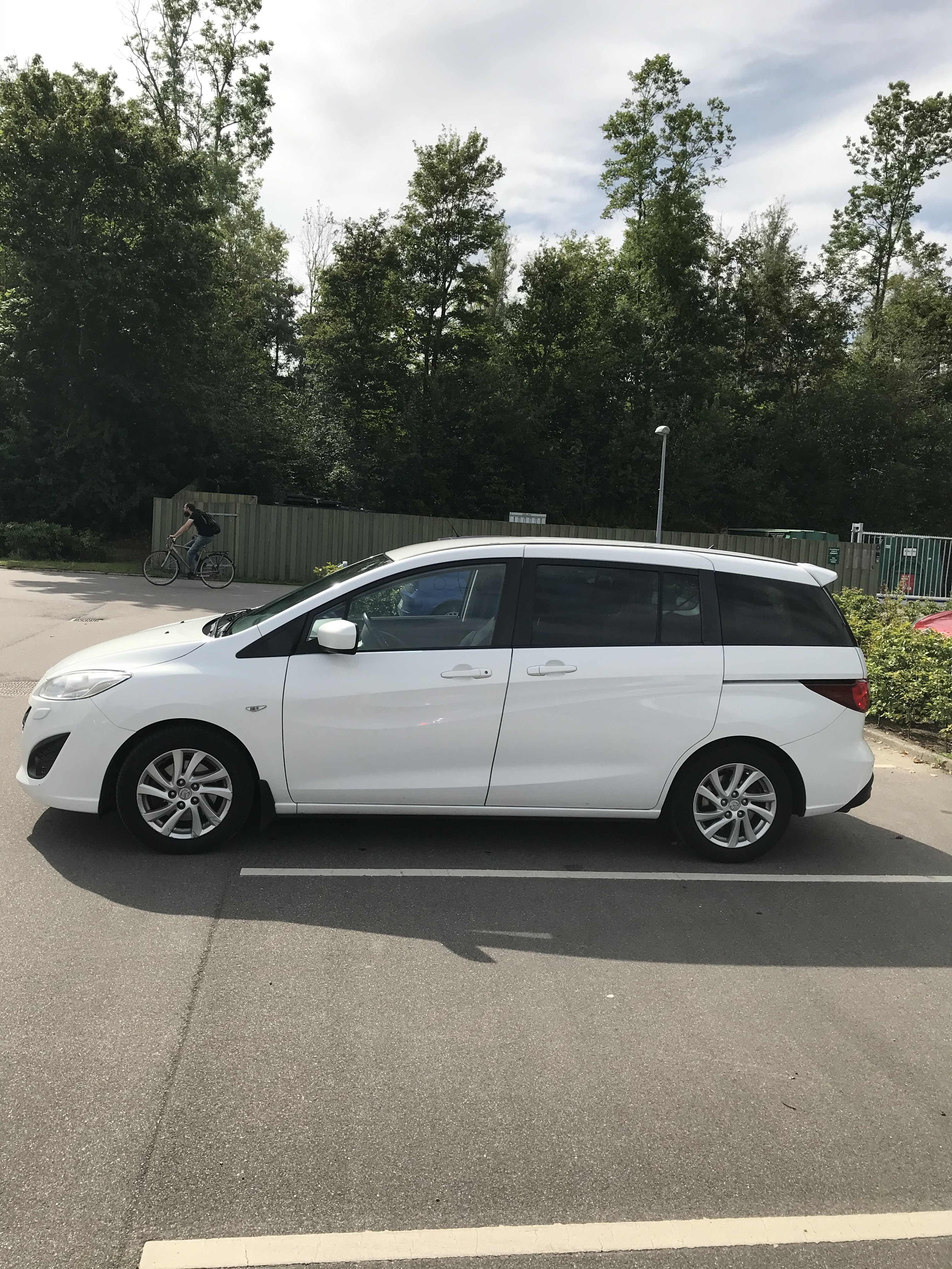 Hvid Mazda 5 fra 2011