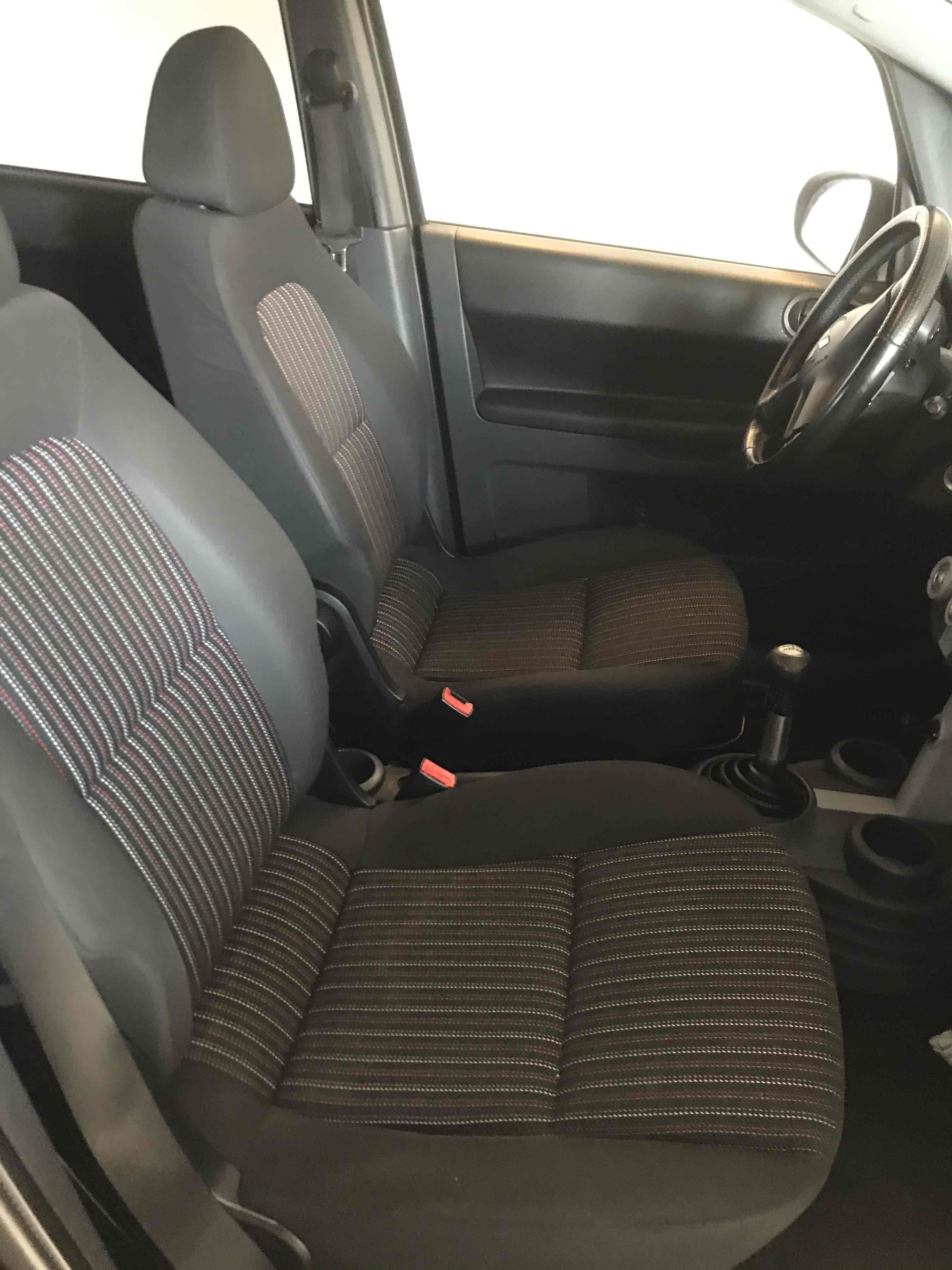 Sort Mitsubishi Colt fra 2008