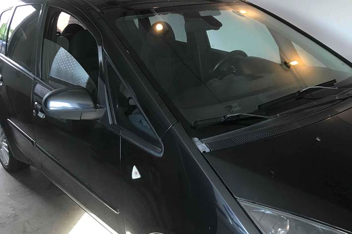 Sort Mitsubishi Colt fra 2008