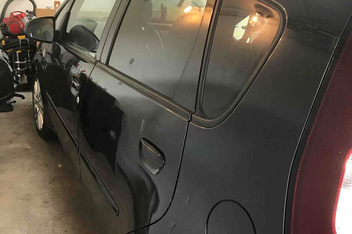 Sort Mitsubishi Colt fra 2008