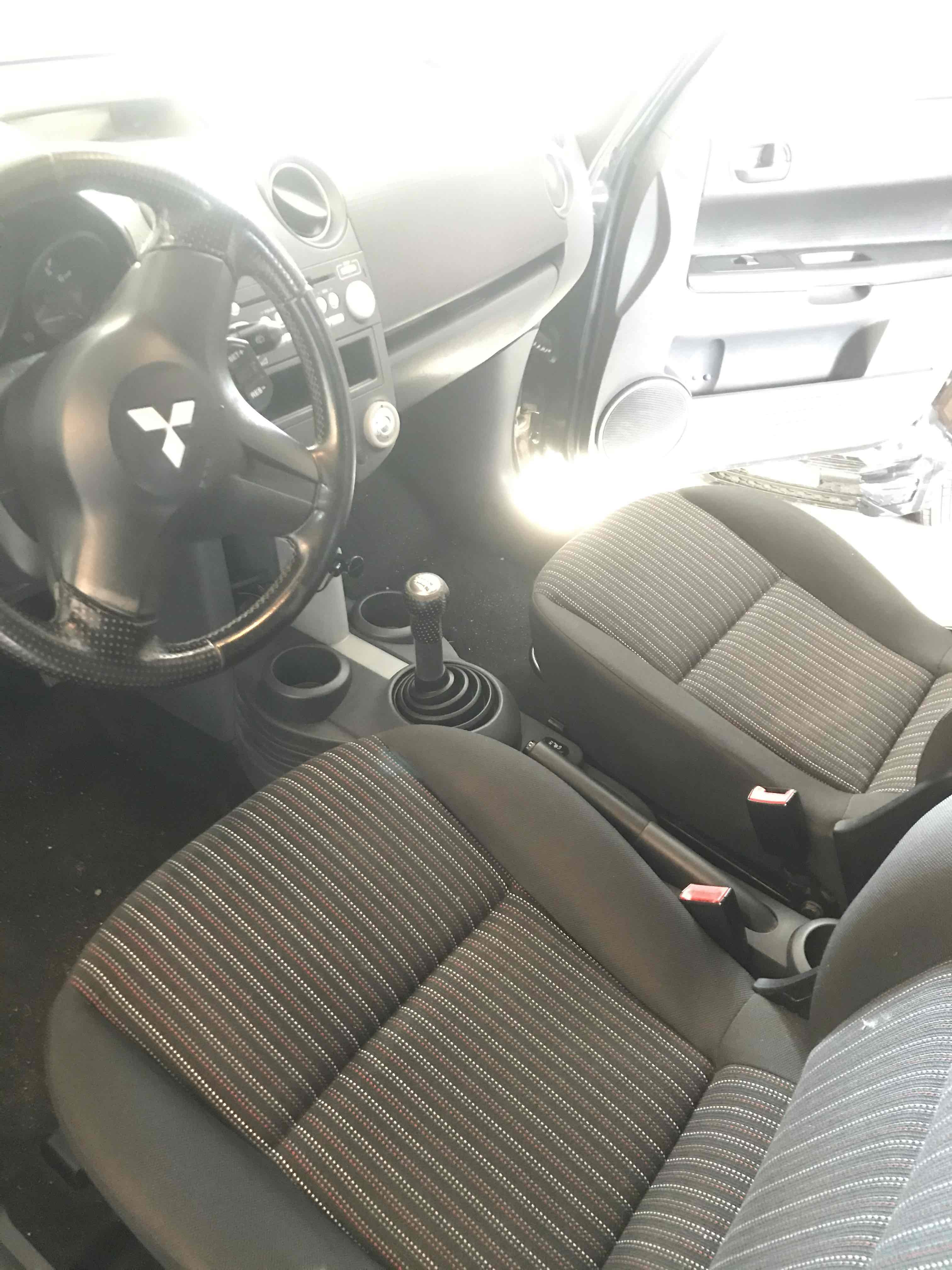 Sort Mitsubishi Colt fra 2008