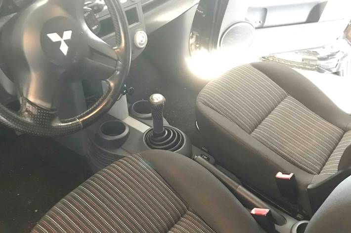 Sort Mitsubishi Colt fra 2008