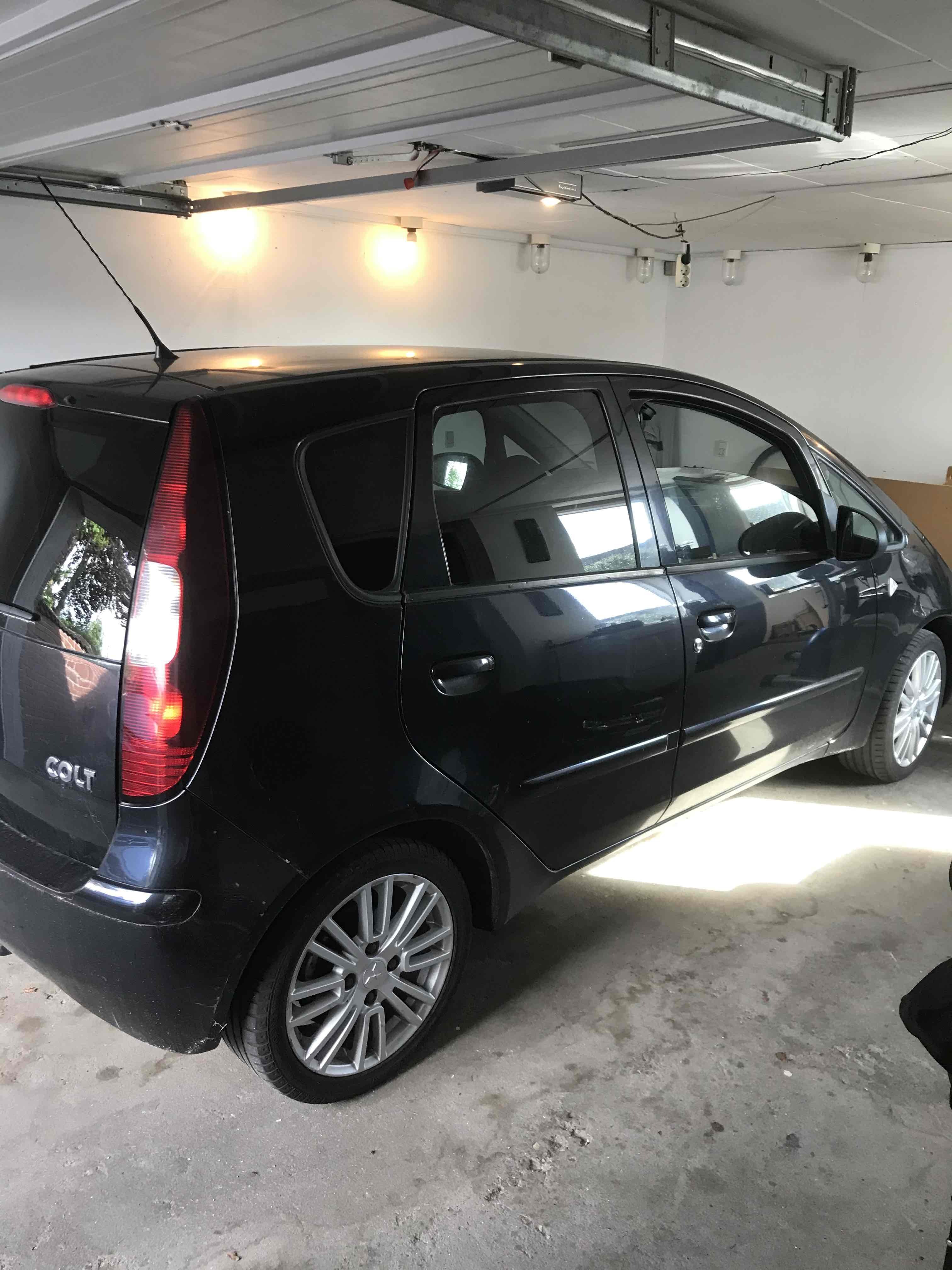 Sort Mitsubishi Colt fra 2008