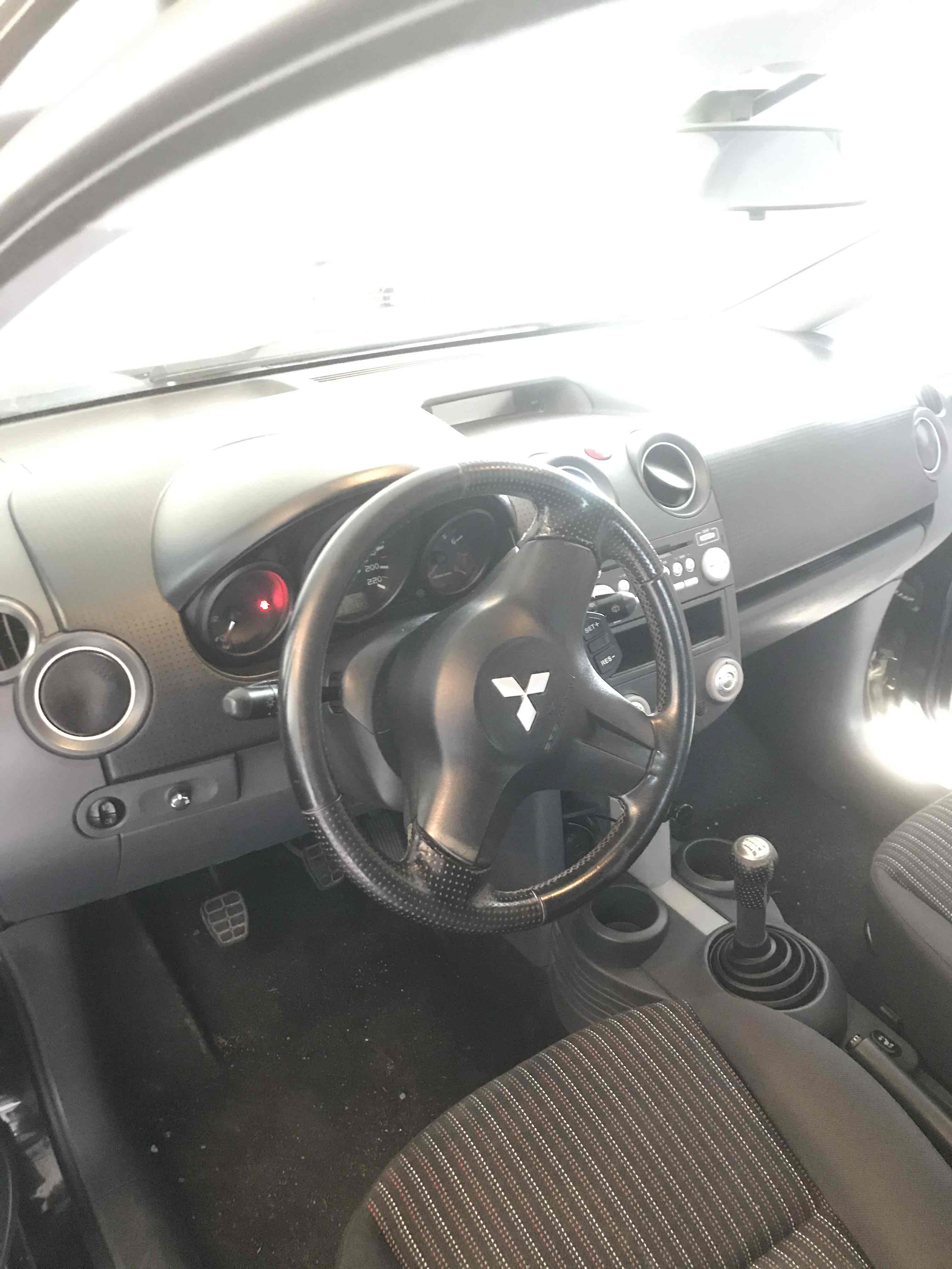 Sort Mitsubishi Colt fra 2008