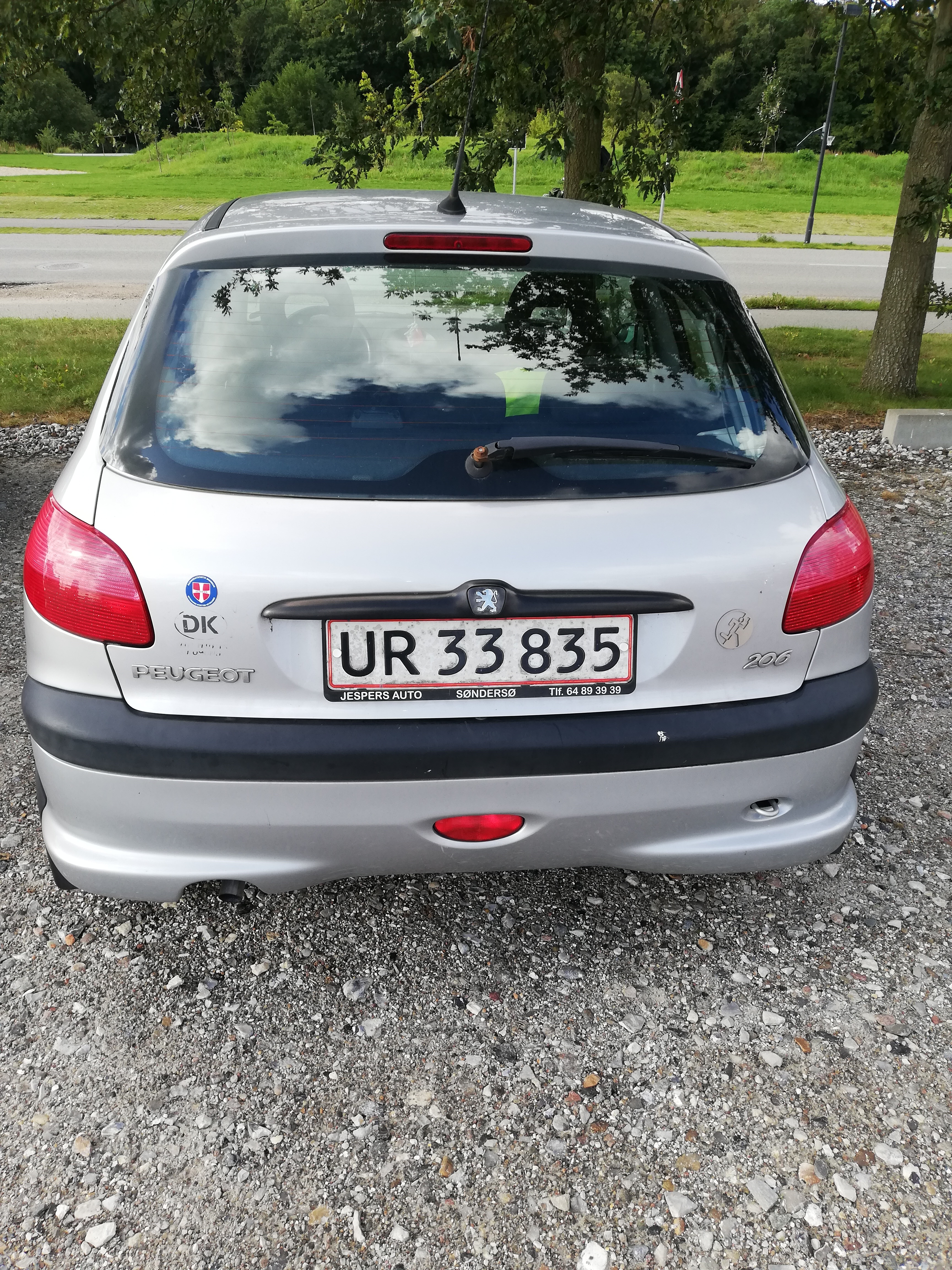 Sølv Peugeot 206 fra 2001