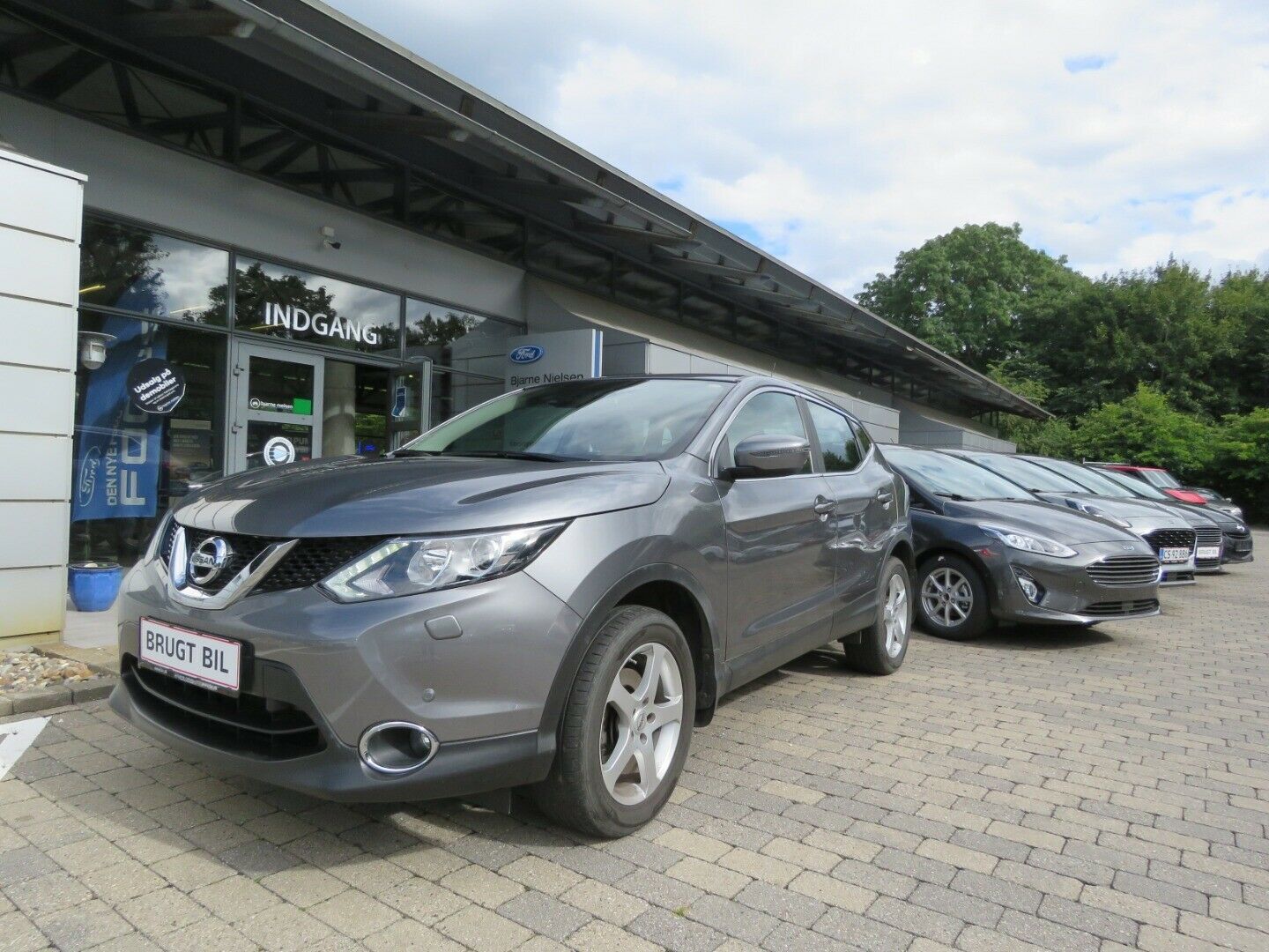Grå Nissan Qashqai fra 2016