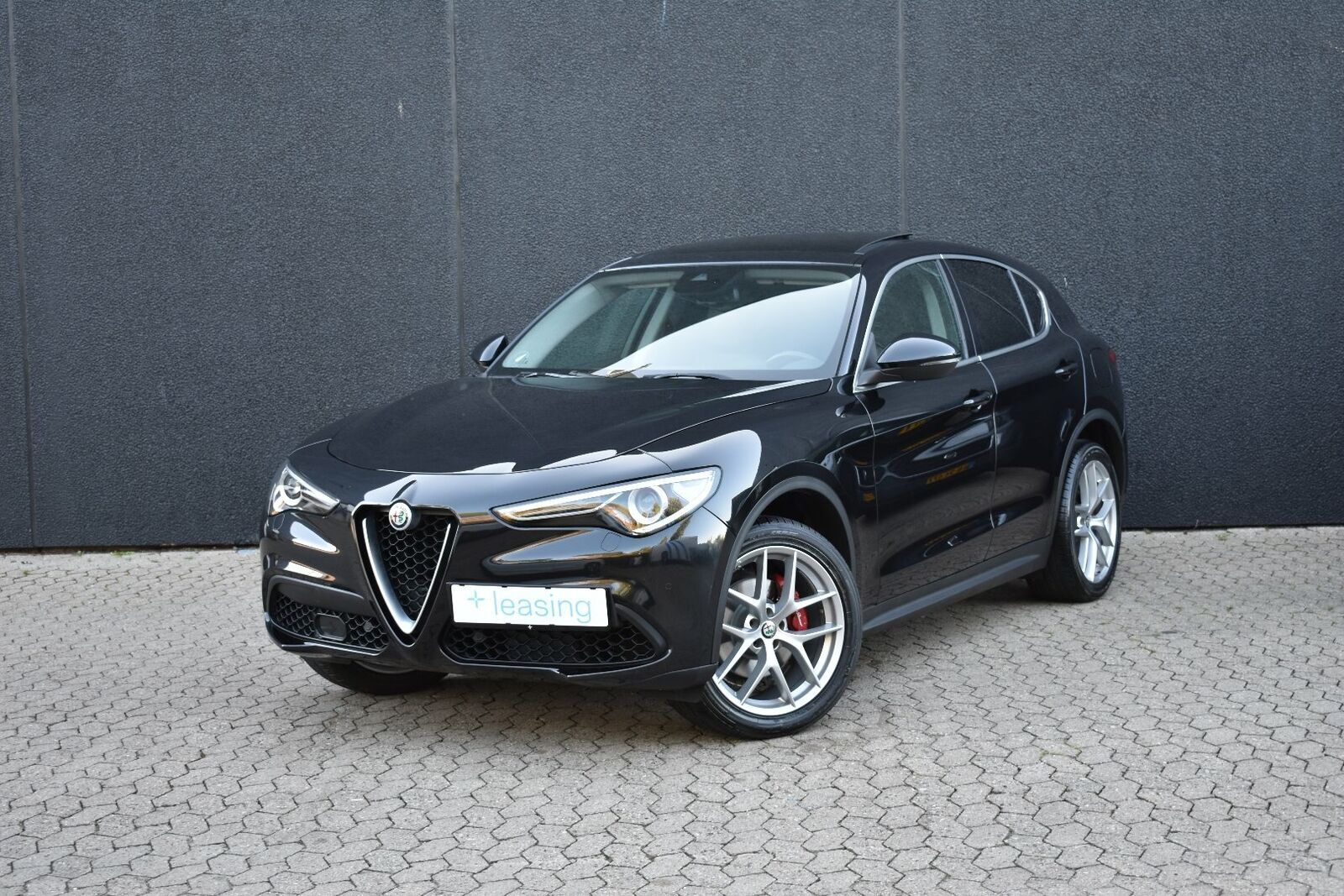 Grå Alfa Romeo Stelvio fra 2017