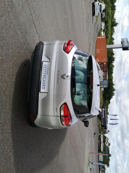 Grå Renault Clio fra 2014