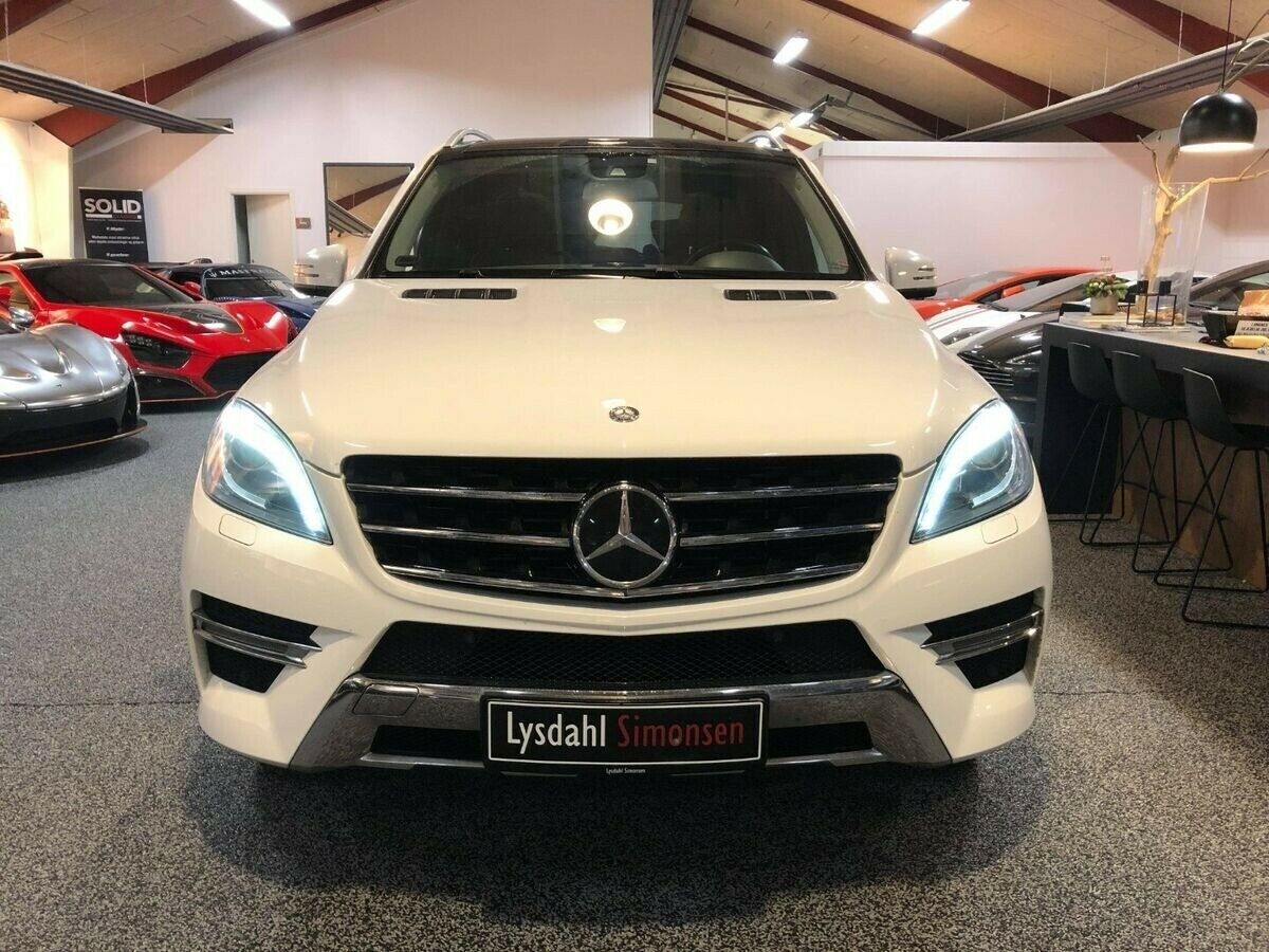 Hvid Mercedes ML350 fra 2013