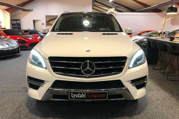 Hvid Mercedes ML350 fra 2013