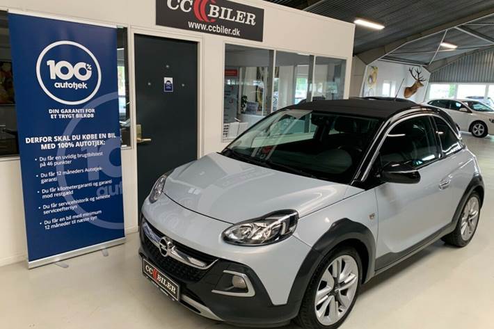 Rød Opel Adam fra 2016