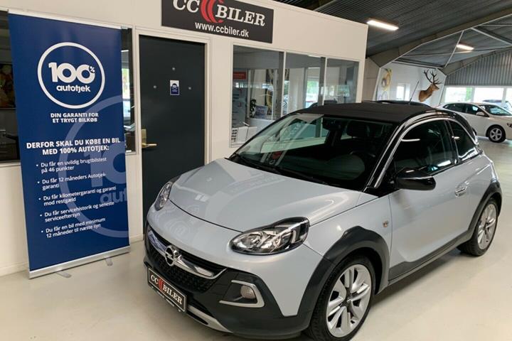 Rød Opel Adam fra 2016